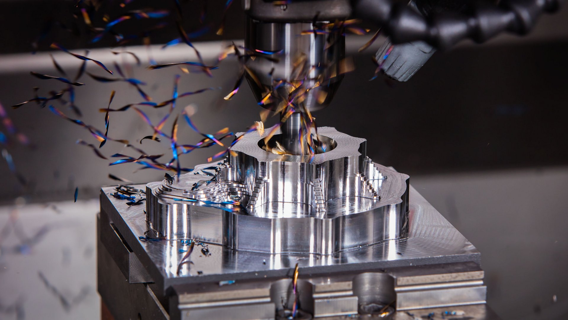 CNC machining and milling metal part in 3D using iMachining 3D